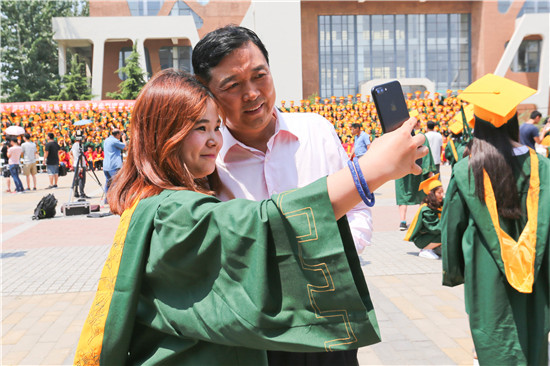 2017届毕业典礼暨学士学位授予仪式隆重举行